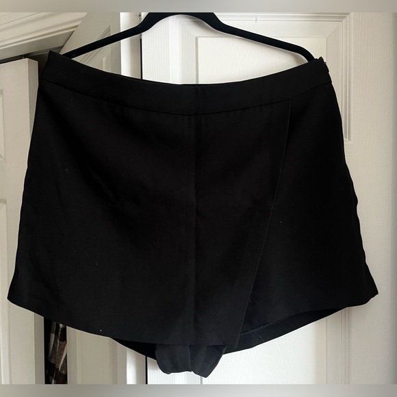 Dynamite Peyton Asymmetric Skort - Picture 2 of 5